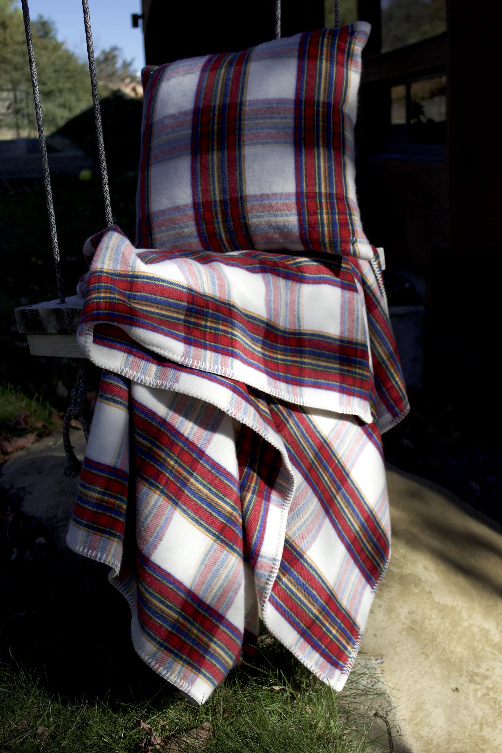Bright Grampy Tartan Cashmere Blanket - Image 10