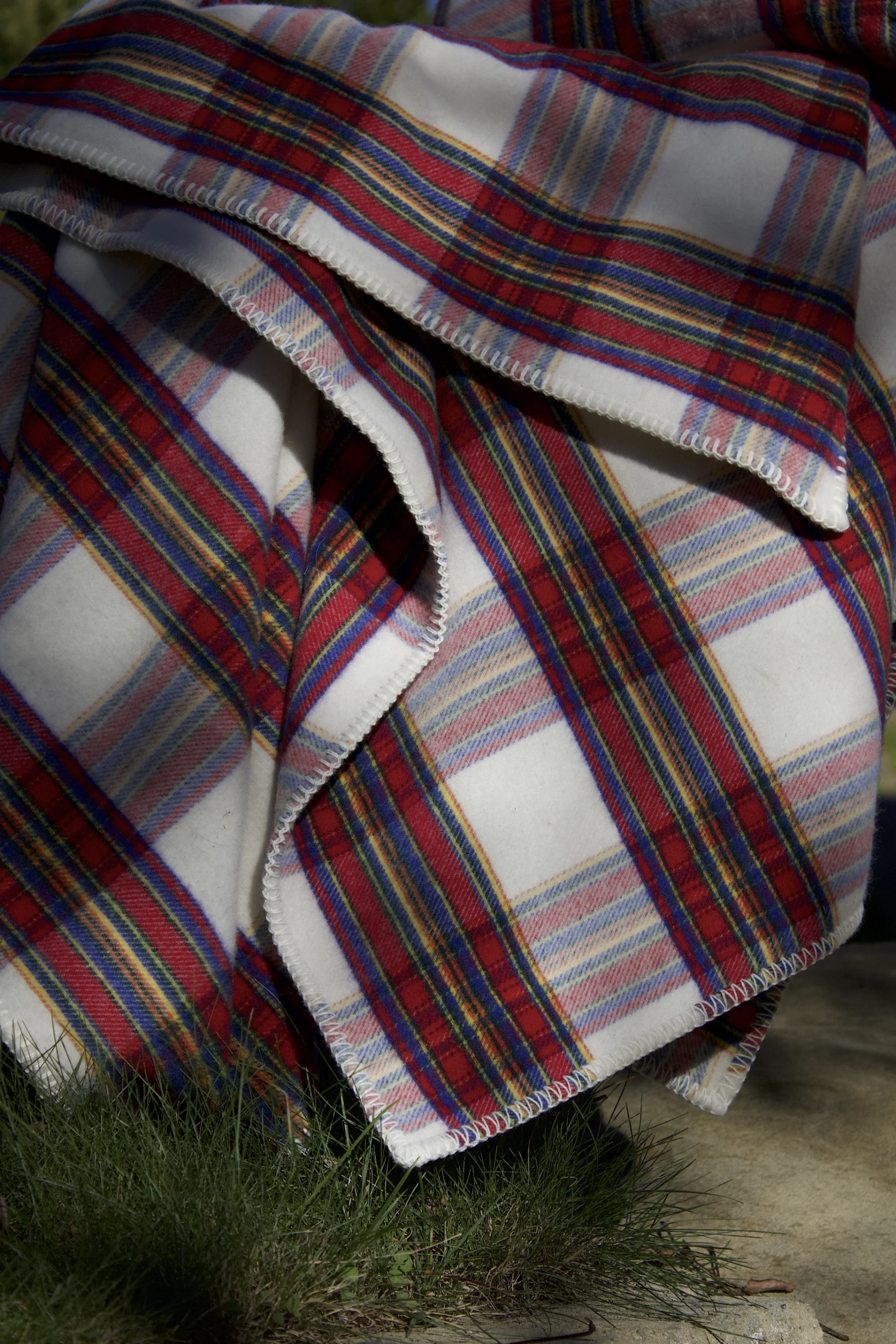 Bright Grampy Tartan Cashmere Blanket - Image 7