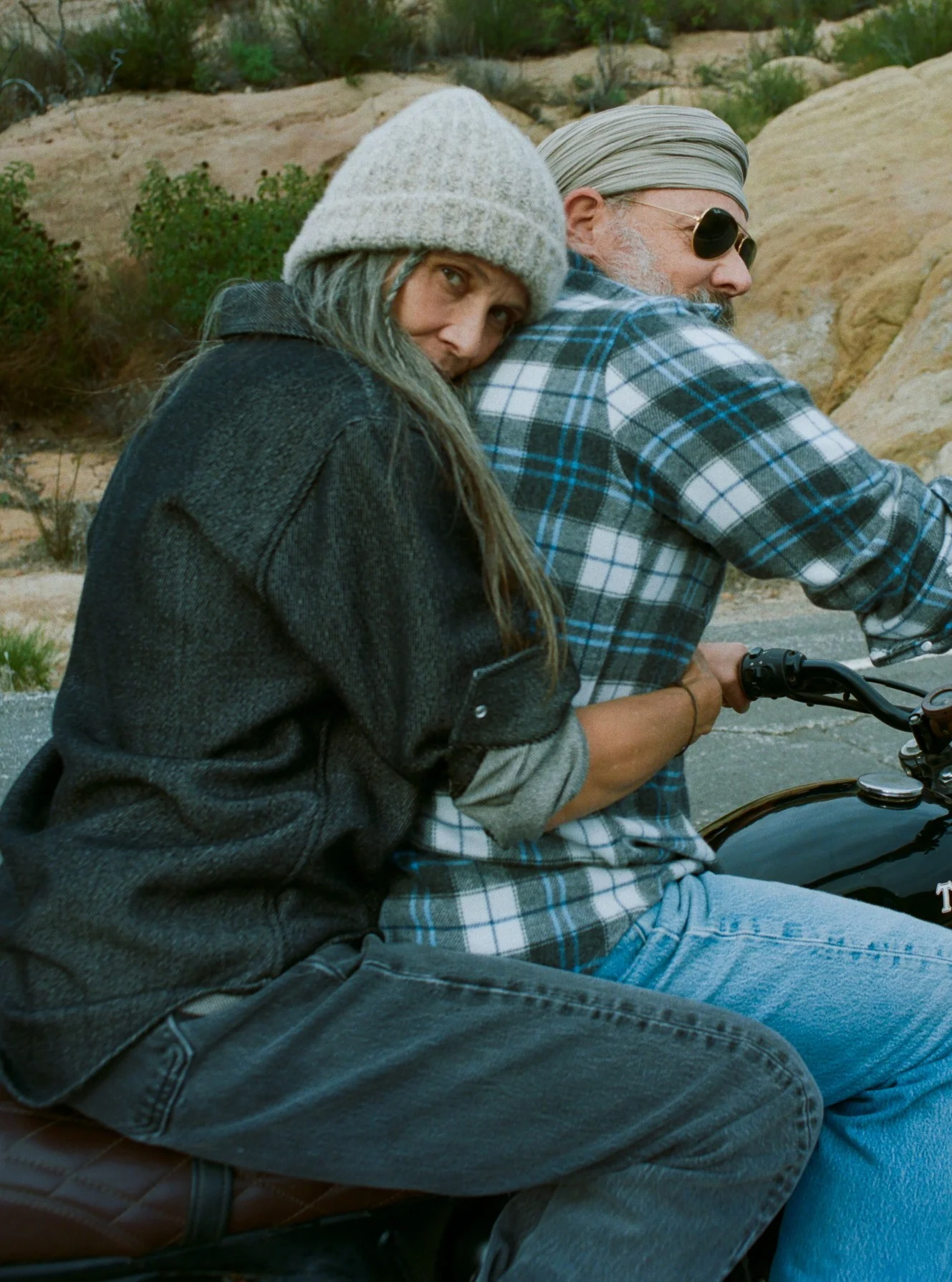 Neutral Cashmere Beanie - Image 5